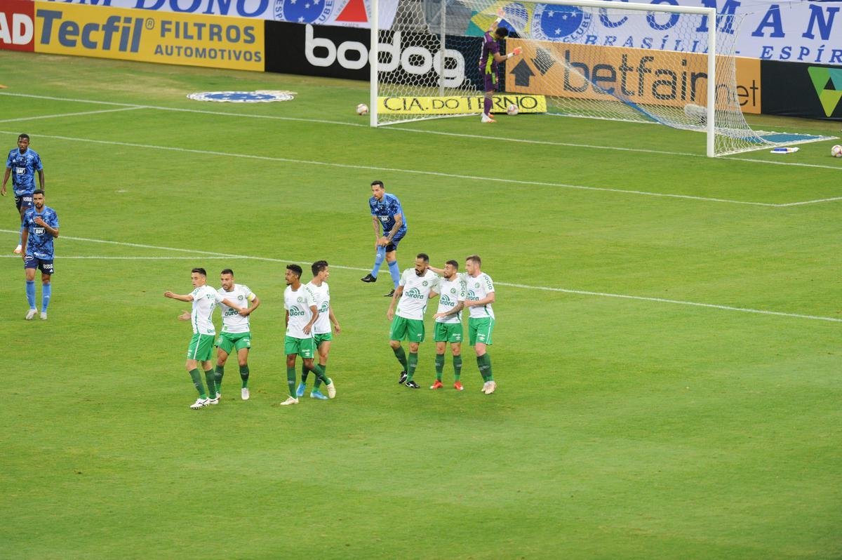 Fotos do duelo entre Cruzeiro e Chapecoense, no Mineiro, pela quarta rodada da Srie B