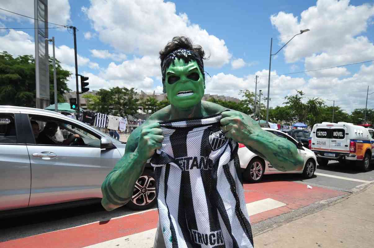 Craque do título brasileiro, Hulk se tornou ídolo da torcida do Atlético e iniciou uma verdadeira 'Hulkmania' em BH. Nas ruas ou no estádio, torcedores se pintam de verde para homenagear o herói