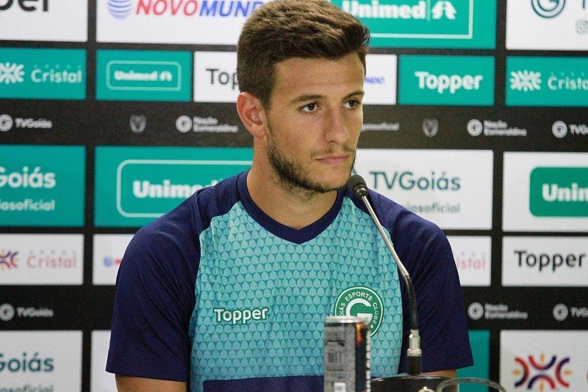 Gois apresentou o atacante uruguaio Leandro Barcia, de 26 anos. O reforo esmeraldino jogou durante toda carreira no Nacional do Uruguai