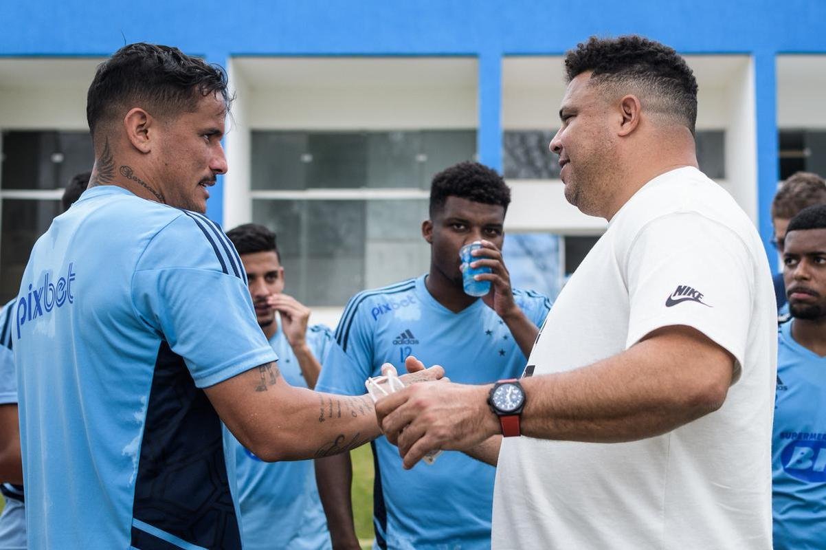 Dono de 90% das aes da Sociedade Annima do Futebol (SAF) do Cruzeiro, Ronaldo visitou Toca da Raposa II na vspera de Cruzeiro x Vasco, pela Srie B