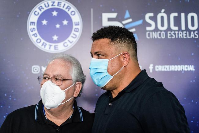 Em sua primeira visita  Toca da Raposa II, Ronaldo concedeu entrevista coletiva e teve contato com jogadores e comisso tcnica do Cruzeiro. Ele tambm se encontrou com scios da categoria Diamante.
