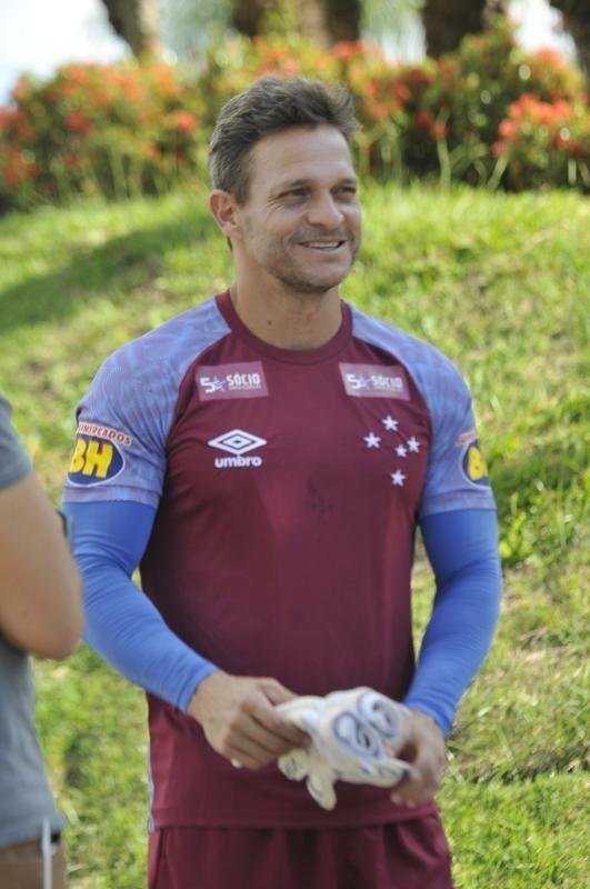 Treino do Cruzeiro nesta segunda marcou o batismo do colombiano Luis Orejuela, reforo para 2019