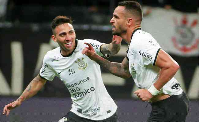 Giuliano comemora o segundo gol do Corinthians na boa vitria em casa