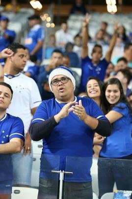 Imagens da torcida do Cruzeiro no jogo contra o Atltico-PR
