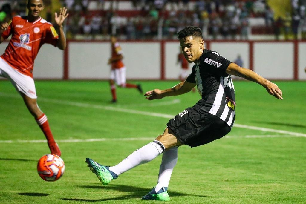 Veja imagens do jogo entre Tombense e Atltico