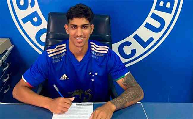 Cruzeiro renova contrato de Kaiki, lateral convocado para a seleção sub-20