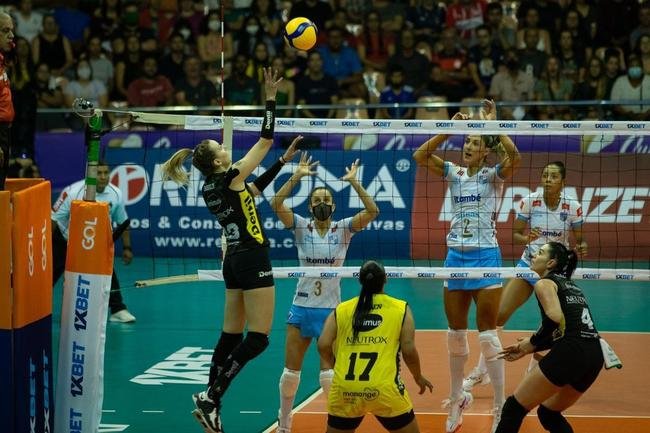 Minas venceu por 3 sets a 1 e saiu na frente do Praia na deciso da Superliga