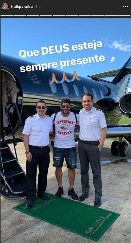 Hulk gostou do po de queijo mineiro e levou cesta cheia deles para Joo Pessoa