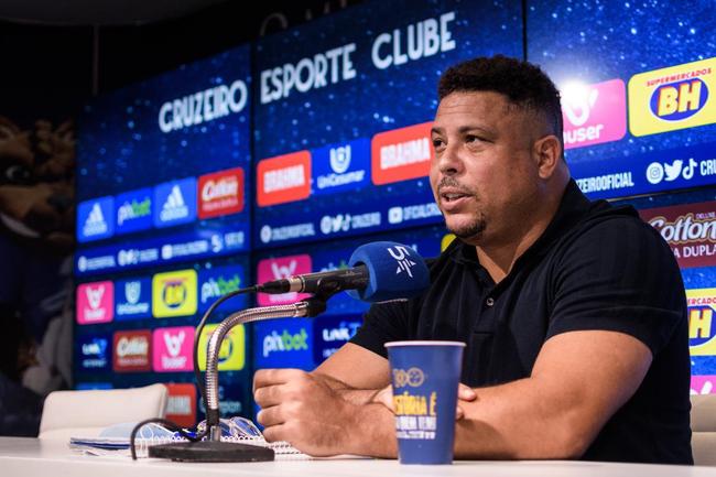 Em sua primeira visita  Toca da Raposa II, Ronaldo concedeu entrevista coletiva e teve contato com jogadores e comisso tcnica do Cruzeiro. Ele tambm se encontrou com scios da categoria Diamante.