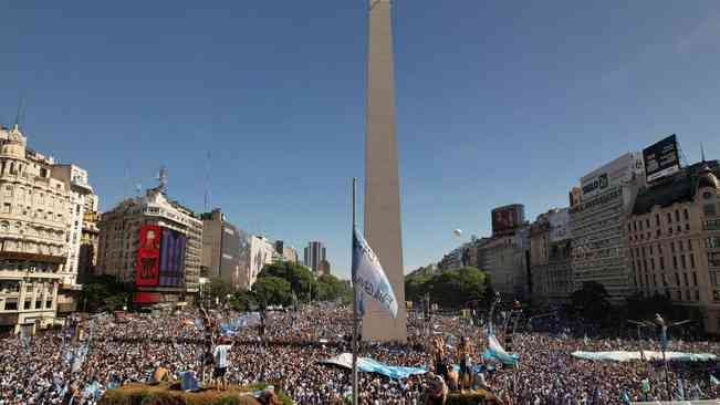 Festa argentina nas ruas e avenidas de Buenos Aires pelo tri mundial