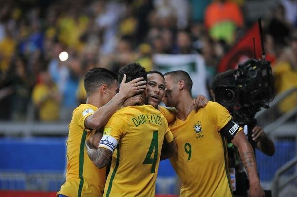 Neymar comemora seu gol no clssico diante da Argentina