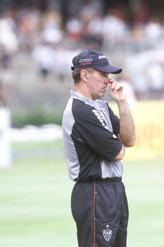 Mrio Srgio comandou o Atltico em um clssico, disputado na temporada 2004. O resultado? Vitria por 3 a 0 no Mineiro, em jogo vlido pela 37 rodada do Campeonato Brasileiro.