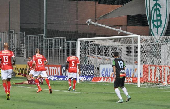 Imagens do jogo entre América e Mogi Mirim no Independência