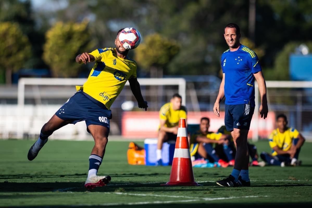 Fotos do treino do Cruzeiro na tarde desta quinta-feira (19/8), na Toca da Raposa II, em Belo Horizonte. Time fechou a preparao para enfrentar o Confiana, s 21h30 desta sexta-feira, no Mineiro