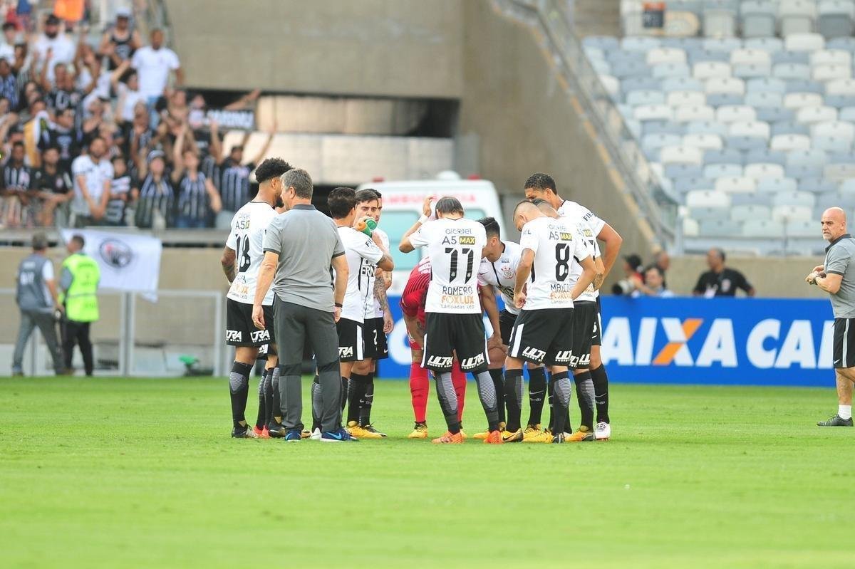 Fotos do jogo entre Cruzeiro e Corinthians, no Mineiro, pela 26 rodada do Campeonato Brasileiro