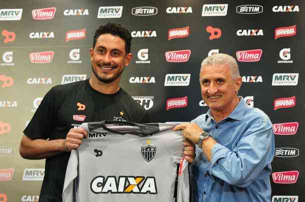 Lauro ficou no Atltico por dois meses e meio, entre o incio de abril e o meio de junho de 2016. O goleiro chegou ao Galo por causa das contuses de Victor e Giovanni, mas quem jogou foi Uilson. Por isso, Lauro no chegou a entrar em campo com a camisa alvinegra.