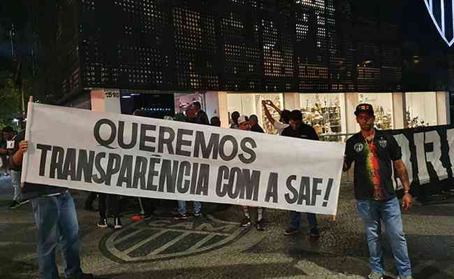 Torcida do Atltico protestou nesta segunda-feira (21/11)