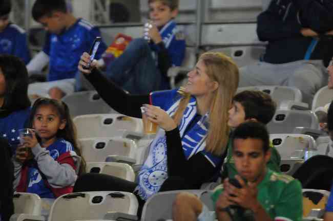 Torcedores do Cruzeiro no jogo com o Vila Nova, no Mineirão