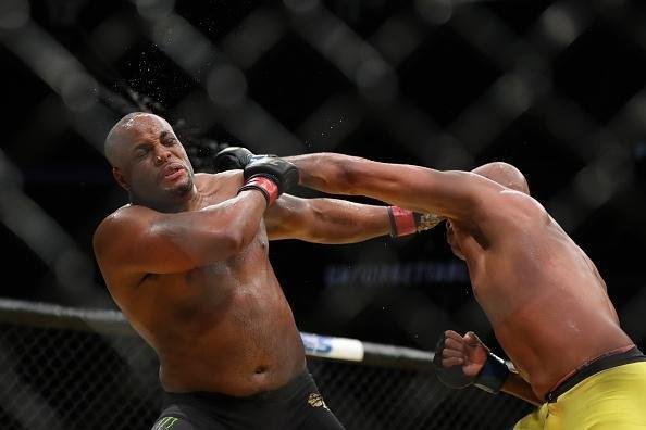 Fotos da derrota de Anderson Silva para Daniel Cormier no UFC 200