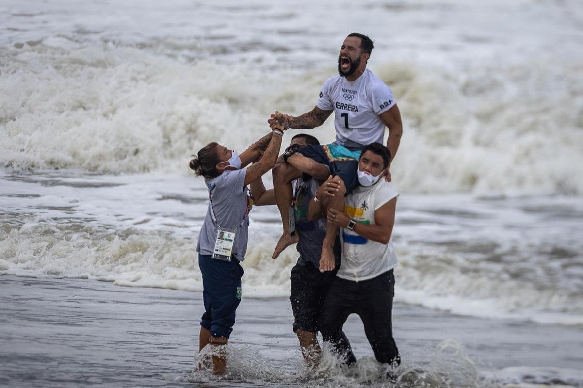 talo Ferreira superou o japons Kanoa Igarashi na final e conquistou o primeiro ouro para o Brasil na Olimpada de Tquio. A medalha  histrica na modalidade que estreia justamente nesta edio dos Jogos.