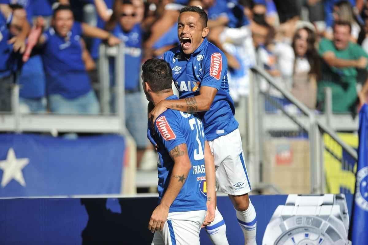 Imagens do primeiro tempo: Cruzeiro abriu o placar com um minuto de jogo, gol de Thiago Neves