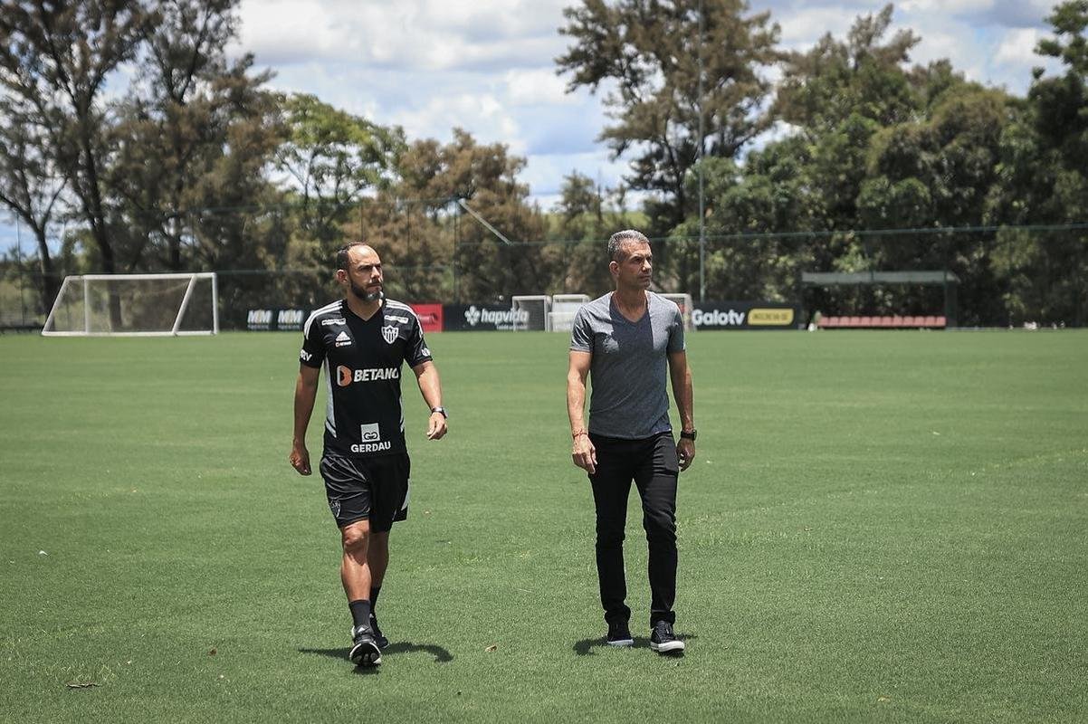 Coudet conhece a Cidade do Galo