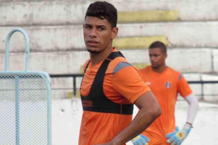 Luiz Felipe (meia) - Outro remanescente de 2019 que saiu pouco aps o incio da temporada foi o meia Luiz Felipe, que s fez um jogo neste ano, antes de trocar o Santa pelo Paysandu