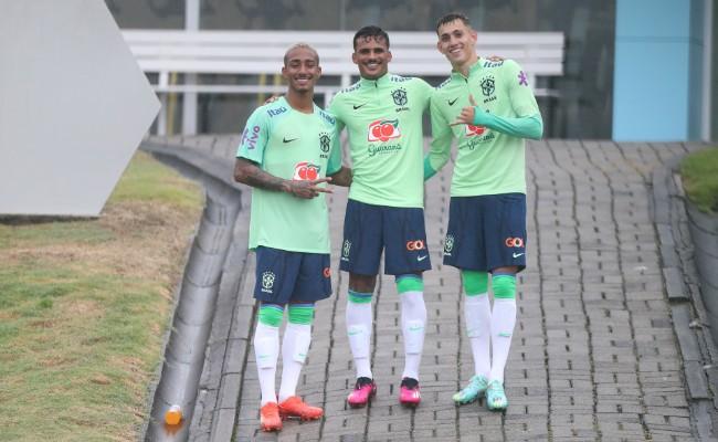 Arthur. Kaiki Bruno e Stnio em treino da Seleo na Granja Comary 