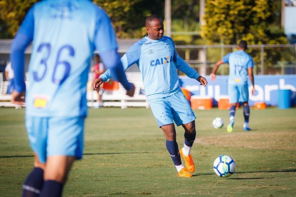 Cruzeiro encerrou preparao para jogo com Palmeiras em treino fechado na Toca da Raposa II