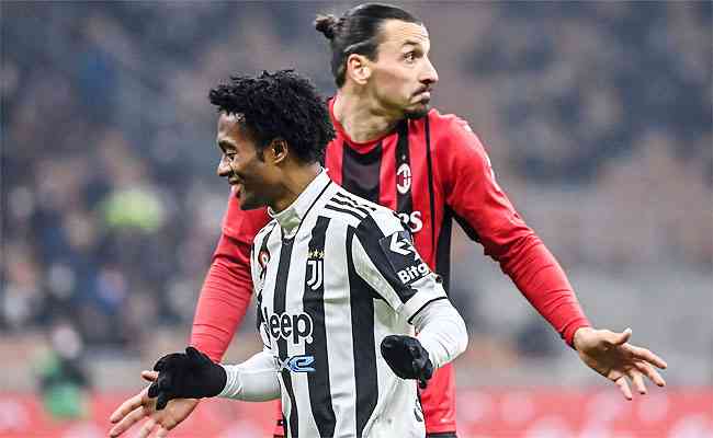 Cuadrado e Ibrahimovic reagem após disputa de bola: empate ruim para os dois lados 