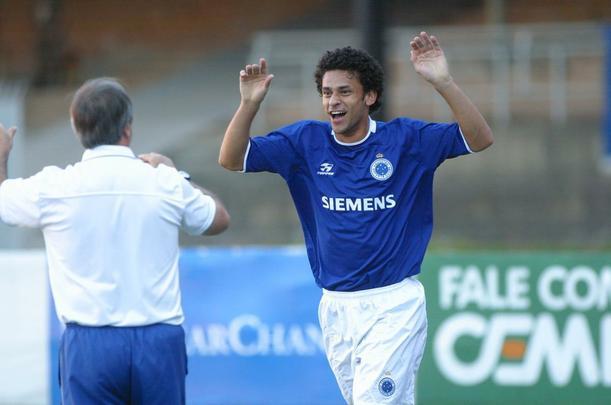 Fred em ação pelo Cruzeiro entre 2004 e 2005