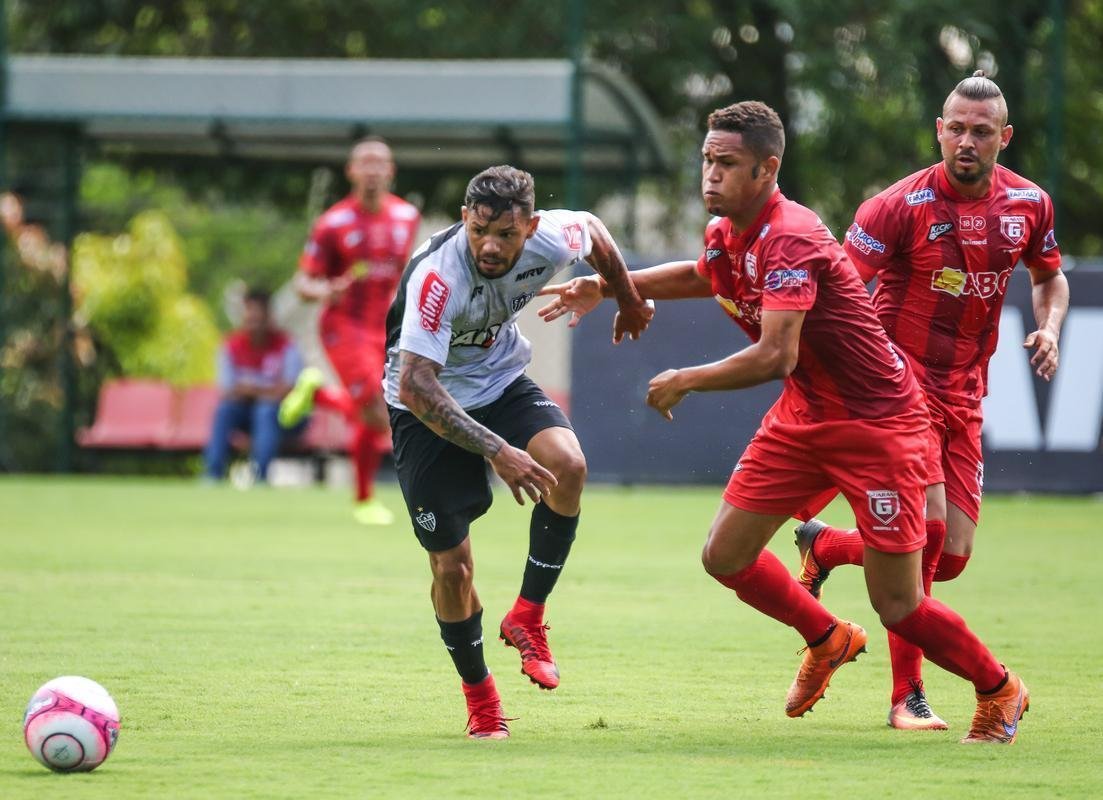 Imagens do jogo-treino do Atltico com o Guarani de Divinpolis
