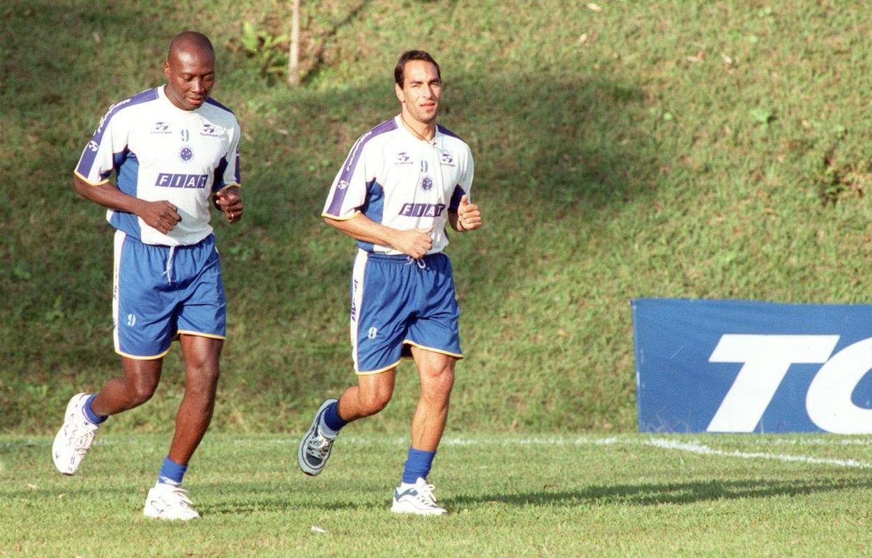 Fotos da passagem do jogador Rincn pelo Cruzeiro, em 2001.  Ele faleceu aos 55 anos nesta quarta-feira (13/4/2022), aps sofrer acidente automobilstico em Cali, na Colmbia, no dia 11.