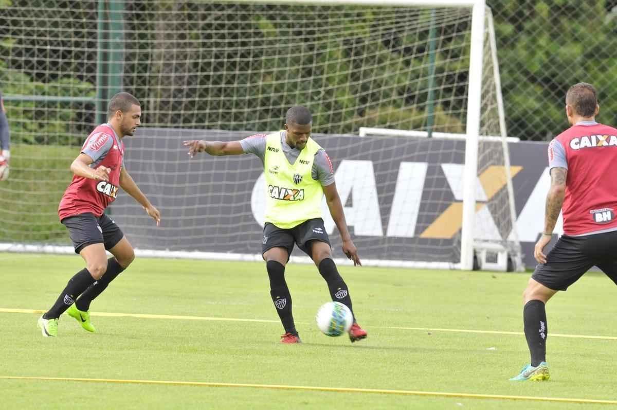 Jogadores que no foram titulares contra o Tombense, no sbado, treinam na cidade do Galo