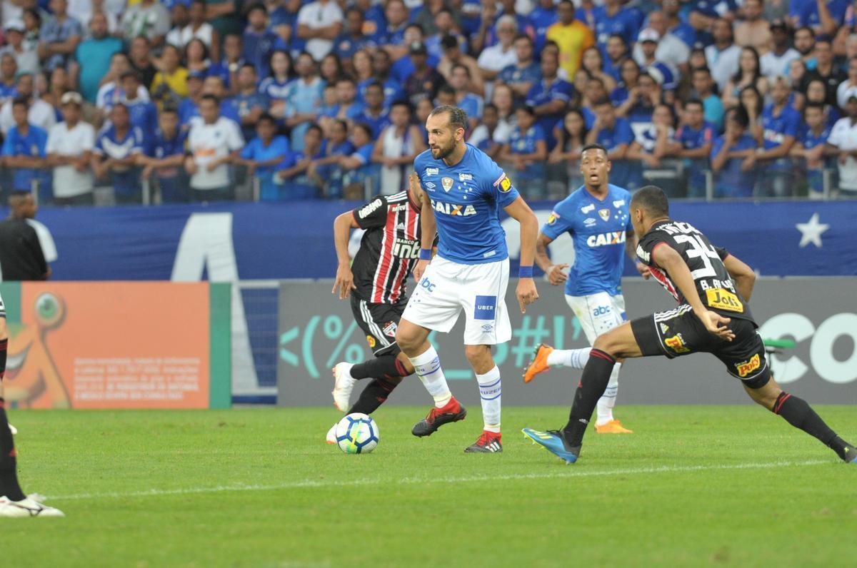 Fotos do jogo entre Cruzeiro e So Paulo