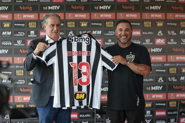 O tcnico argentino 'El Turco' Mohamed foi apresentado pelo Atltico nesta tera-feira (25/01) ao lado do presidente do clube, Srgio Coelho.