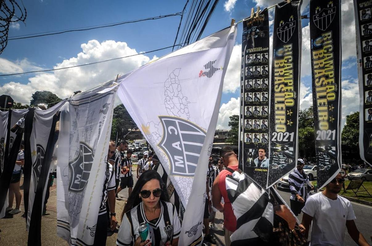 Torcida do Atltico chegou animada ao Mineiro para o jogo da taa, contra o RB Bragantino. Dia de festejar com o time o ttulo do Campeonato Brasileiro de 2021