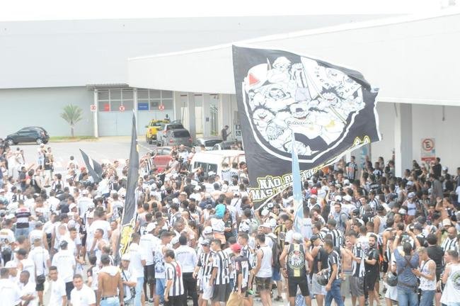 Imagens da chegada de Diego Tardelli