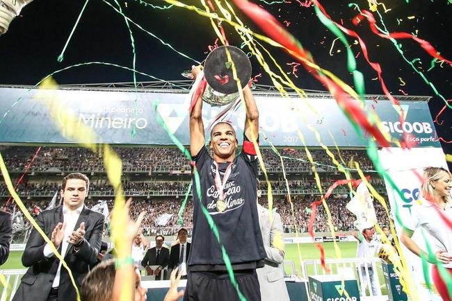 5 - Leonardo Silva (2009 pelo Cruzeiro, e 2012, 2013, 2015 e 2017 pelo Atltico)