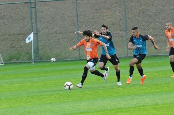 Atlético e Coimbra se enfrentaram em um jogo-treino na tarde desta segunda-feira