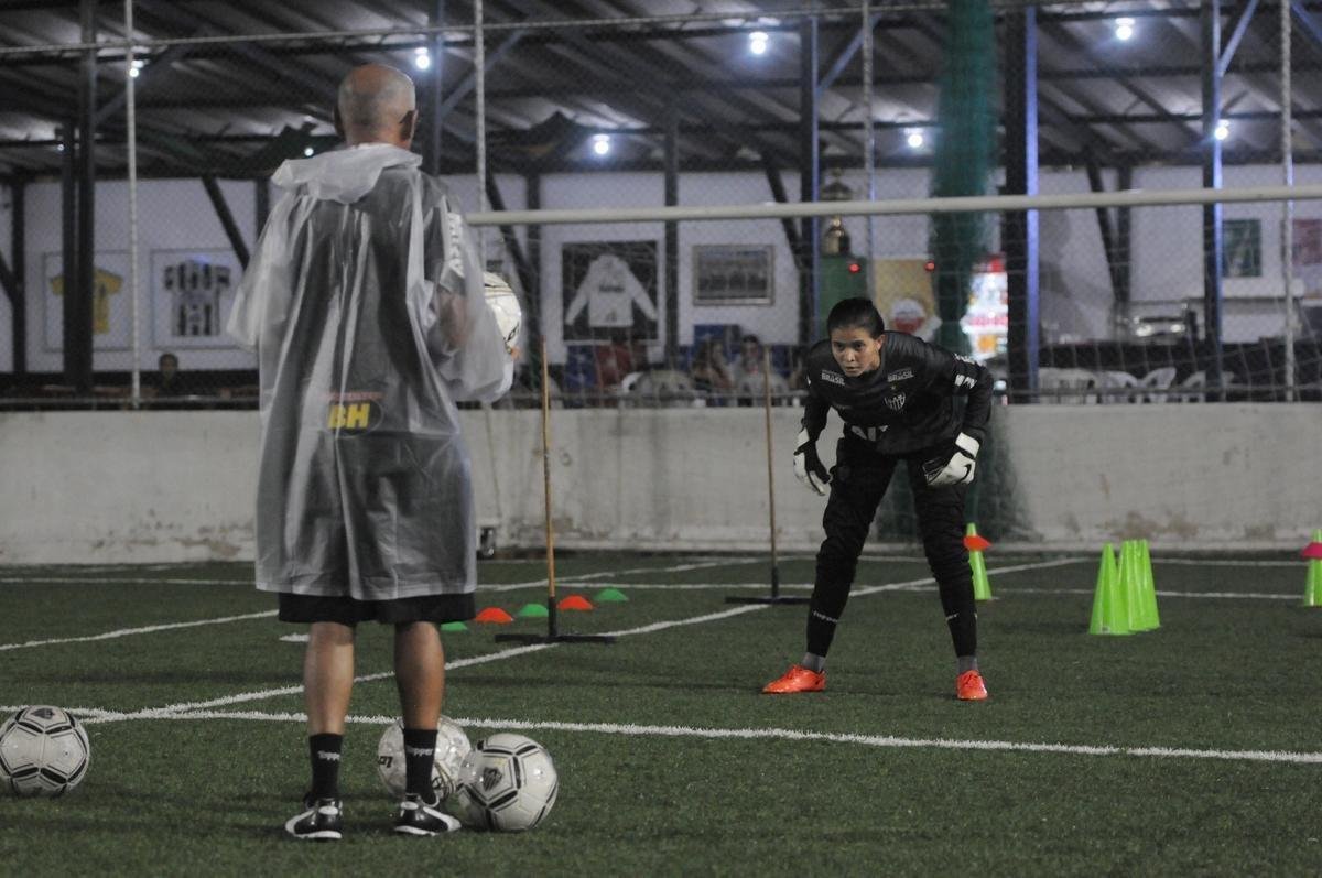 Reportagem acompanhou rotina de treinos do time feminino do Atltico