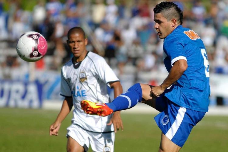 Revelado no Cruzeiro, Diego Renan defendeu o clube entre 2008 e 2012. No perodo, foi tricampeo mineiro em 2008, 2009 e 2011.