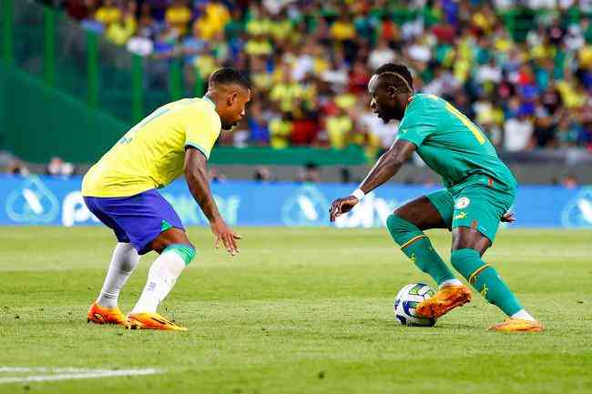 Com Ramon no banco de reservas, seleo brasileira perdeu por 4 a 2 para Senegal