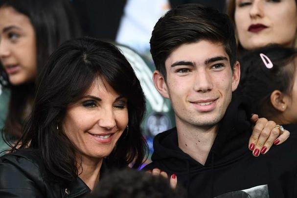 Torcidas de Real Madrid e Liverpool encheram o estádio Olímpico, de Kiev, na final da Champions