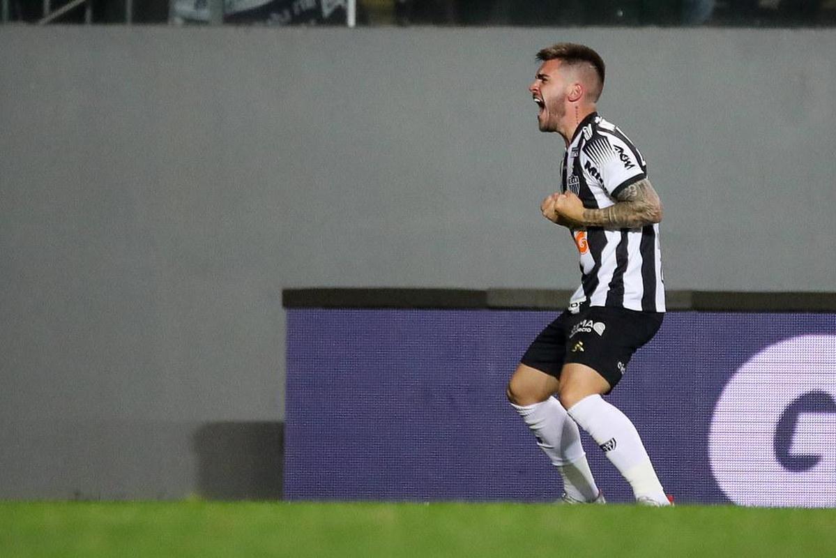 Nathan - Permaneceu no Atltico at 2021. No ano passado, foi emprestado ao Fluminense. Neste ano, seria novamente emprestado, mas recusou continuar no Flu e voltou ao Galo para treinar separadamente, j que no fazia parte dos planos. No entanto, deve ser utilizado por Eduardo Coudet em 2023.