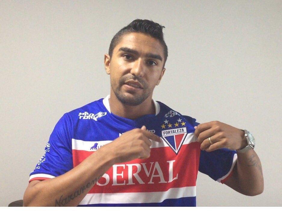 Juninho Potiguar (URT) - O atacante, de 28 anos, foi revelado pelo Sport. Jogou no Sheriff, da Moldvia, e no Shabab Dubai, dos Emirados rabes. Em Minas Gerais, j defendeu o Boa Esporte. Agora, atua na URT. Em destaque, ele aparece com a camisa do Fortaleza.