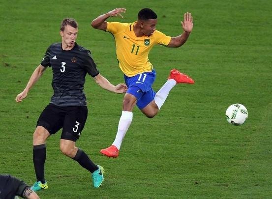 Confronto entre brasileiros e alemães pela final olímpica foi disputado no Estádio Maracanã