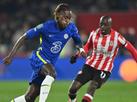 Chelsea vence Brentford no fim e avana  semifinal da Copa da Liga