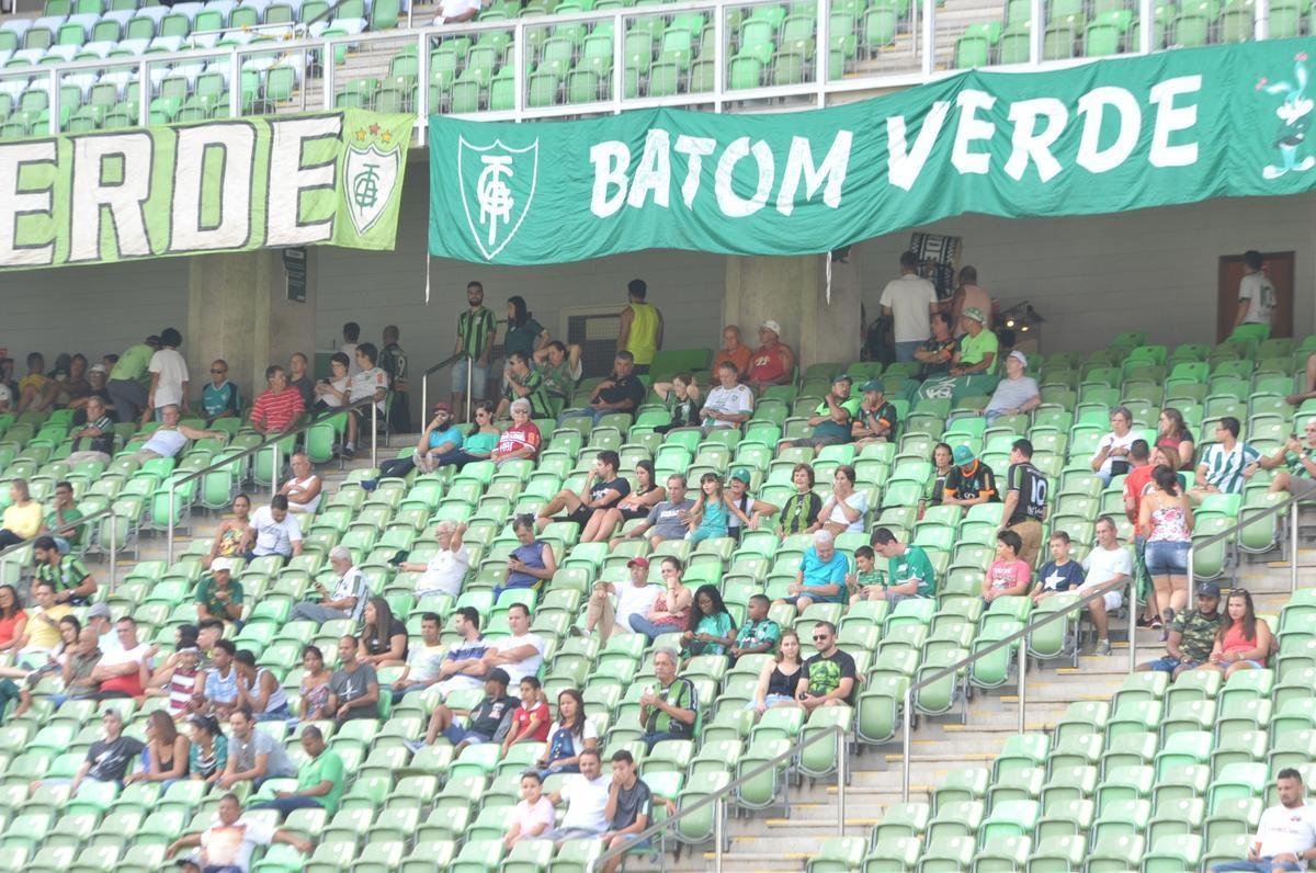 Imagens das torcidas de Amrica e Cruzeiro no clssico deste domingo, no Independncia, pela partida de ida da semifinal do Campeonato Mineiro