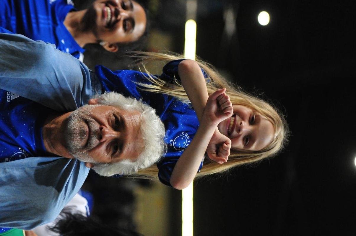 Fotos da torcida do Cruzeiro no Mineiro na partida contra o Ituano pela Serie B. Foi o primeiro encontro dos cruzeirenses com o time aps a confirmao do ttulo nacional